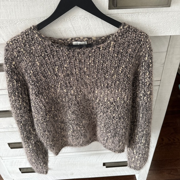 Gentle fawn black and gold sweater - Picture 1 of 3